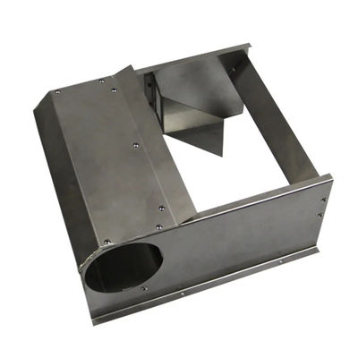 Herstellung von Blechen aus Aluminium und Edelstahl durch Biegen und Stempeln
